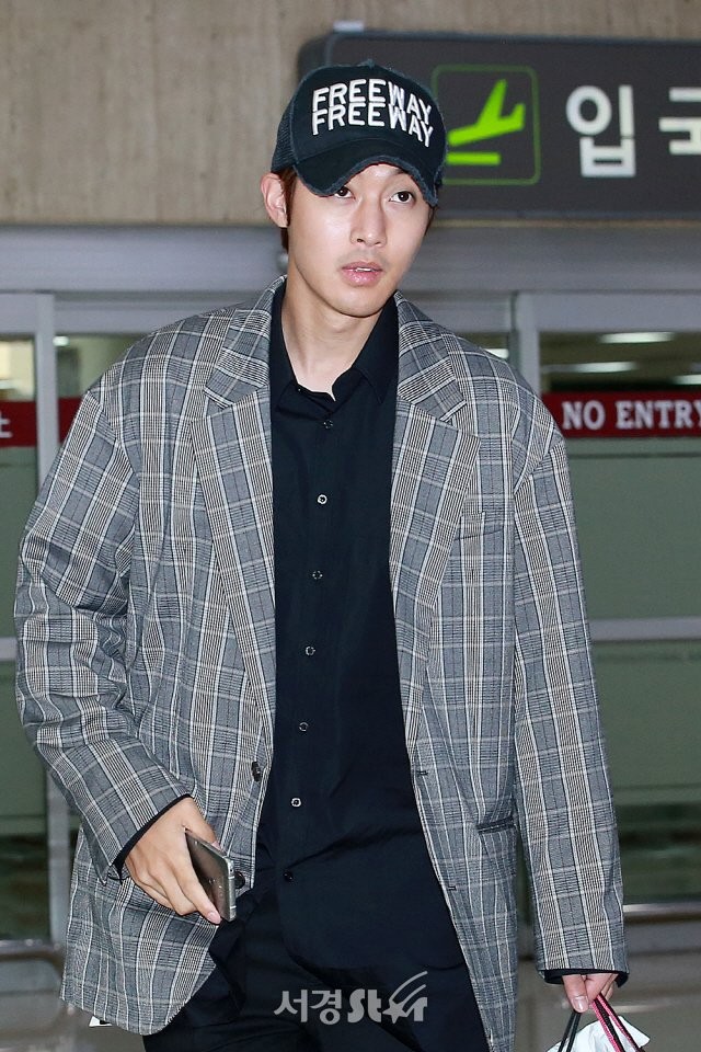 [Media Photos+Video] Kim Hyun Joong Arrived at Gimpo Airport from Japan [2018.04.25]